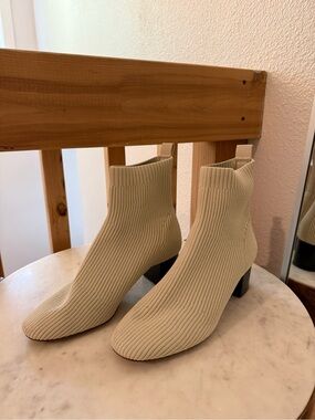 Everlane Cream Ribbed Knit Ankle Booties with Block Heel